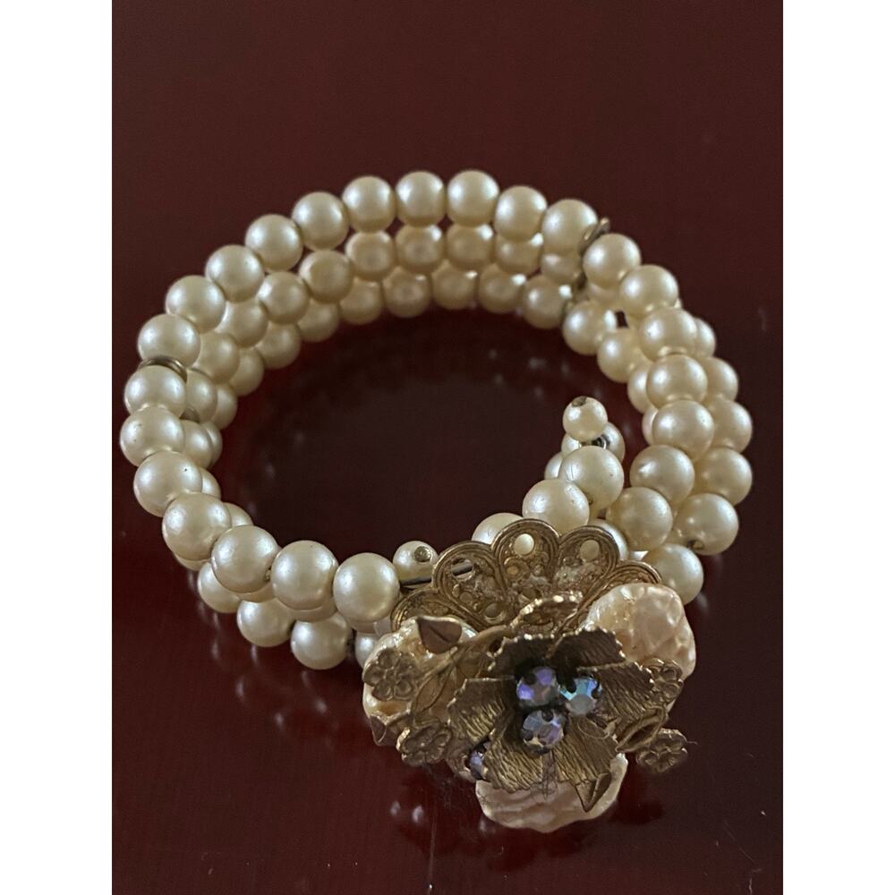 Vintage Unsigned Rhinestones & Faux Pearl Wire Bracelet Gold Tone